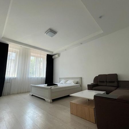 Vip Apartment Karl Marks Avenue 克里沃罗格 外观 照片